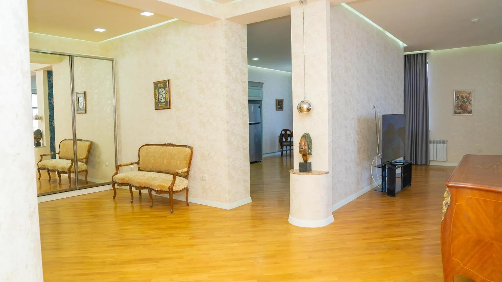 Sunday Hotel & Apartments Bakú